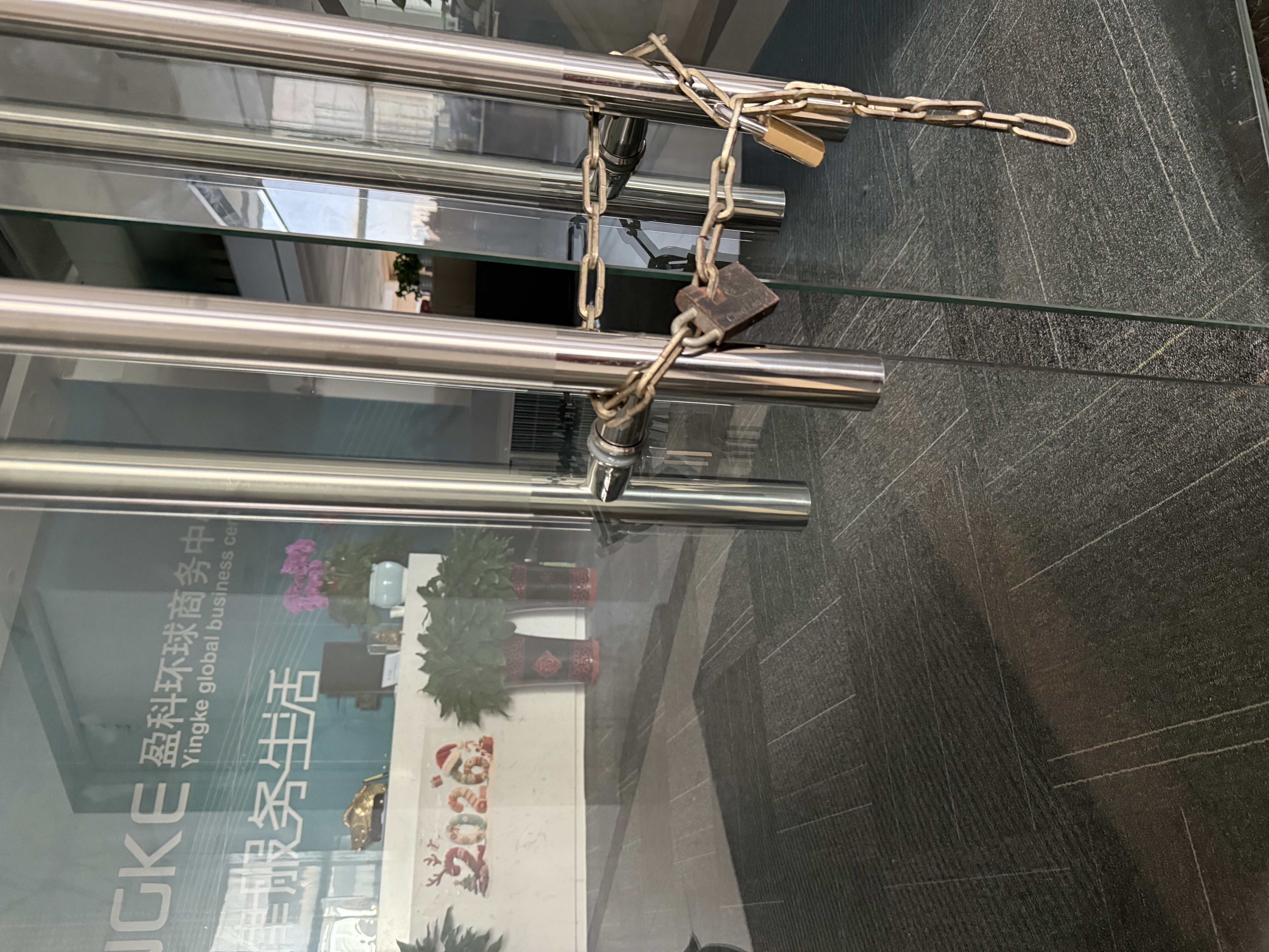 【独家】梅向荣旗下上海赢柯企管办公室遭查后落锁，员工已全部搬离