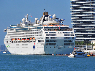 低价策略难破盈利困局，蓝梦邮轮遣散岸上办公室员工、将出售两艘邮轮