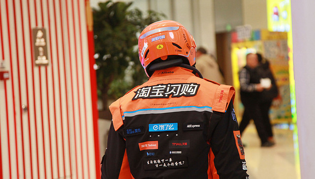 淘宝闪购第四季度份额冲至45.2%，与美团差距仅0.2个百分点