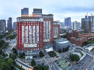 湘雅医院一研究生坠江离世，知情者：系并轨规培身份，生前“压力很大”