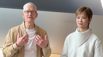 库克现身成都太古里：苹果举办五十周年庆典活动，歌手李宇春一同参与