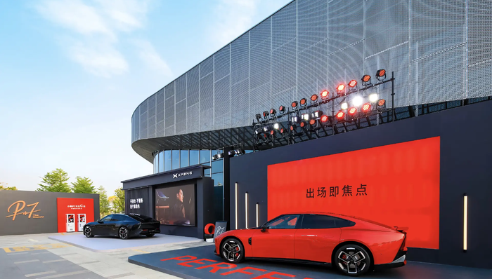 闪电快讯｜小鹏P7发布新增版型与车色，第二代VLA上车，售价20.38万元起