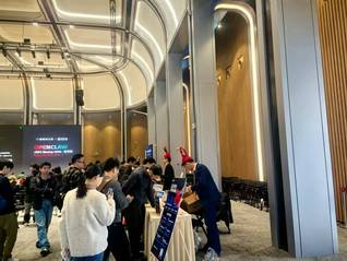 一臺229元小盒子和一只“小龍蝦”：三位年輕人的草根AI創(chuàng)業(yè)樣本