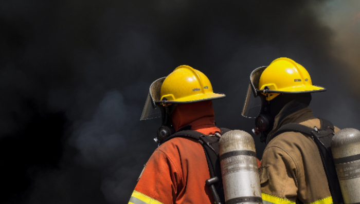 内蒙古；化工企业爆炸；2失联3伤；当地政府；居民未受伤；部分门窗受损