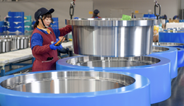 前两个月财政收入增速由负转正，支出端正靠前发力