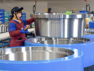 前两个月财政收入增速由负转正，支出端正靠前发力