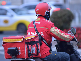 京东外卖发布“赛车风”骑手新装，首批免费更换覆盖北上广深