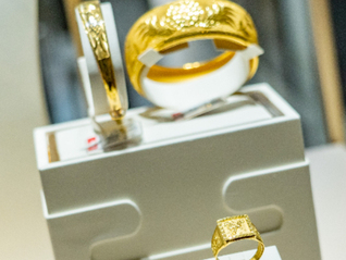 黄金饰品价格大跌超100元，较1个月前下跌近10%
