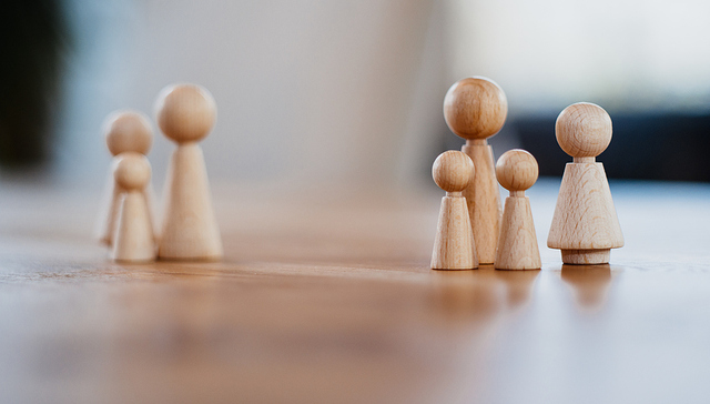 千亿级“券商系”公募；东方基金；换帅；刘鸿鹏；接棒；崔伟；代任董事长