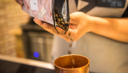 牛棚、稻田与咖啡：一家“顶流村咖”的生死46天