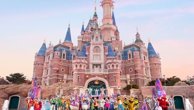 上海迪士尼;10年;售卖快乐;生意