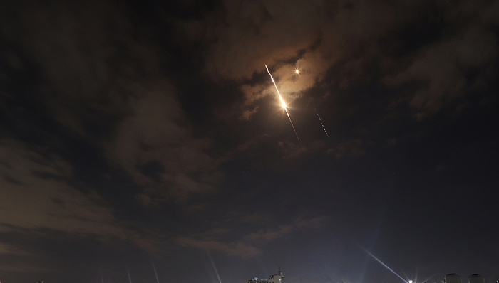 向伊朗提出15点停火方案之际，美国准备增派更多部队