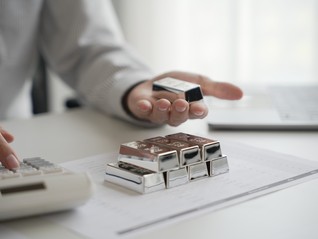 狂赚2.5亿后，物业公司祈福生活服务再“抄底”买入2.5吨白银