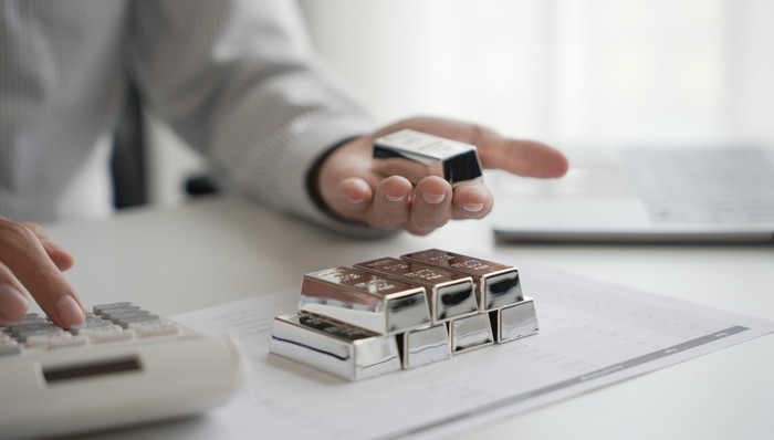 祈福生活服务;狂赚2.5亿;抄底买入;2.5吨白银