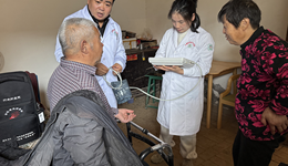 破解失能老人照护难题，我国加快建立长期护理保险制度