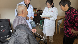 破解失能老人照护难题，我国加快建立长期护理保险制度