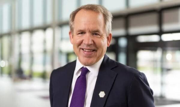 曼彻斯特大学校长邓肯·伊维森(Duncan Ivison)