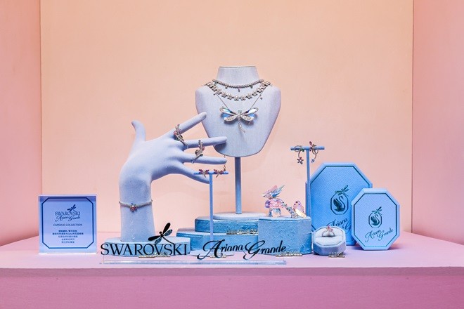1774507872976431.jpg 全新Ariana Grande x Swarovski 胶囊系列.jpg