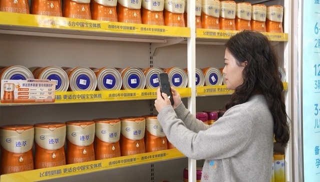 飞鹤;2025年营收;181.1亿元;乳蛋白技术;护城河