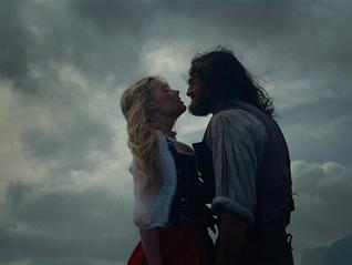 人“浮”于爱：《呼啸山庄》情色化改编背后的欲望谜题