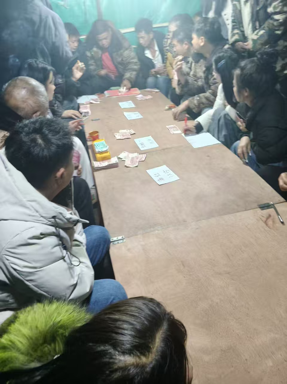 云南腾冲被曝暗藏赌局，当地抓获十余人