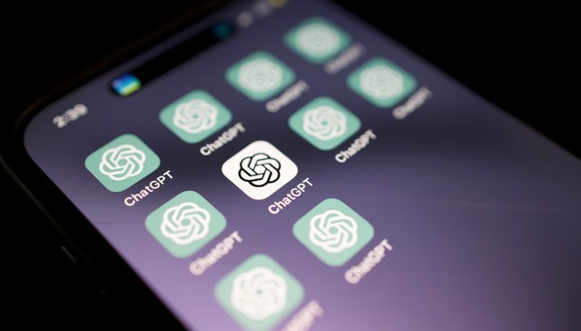 谋划改变世界的科技巨头们，正在遭遇不同的危机｜文化周报