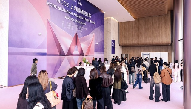 Shanghai Fashion Week; Chinese designers; global buyers