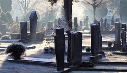 國(guó)人正在拋棄高價(jià)墓地