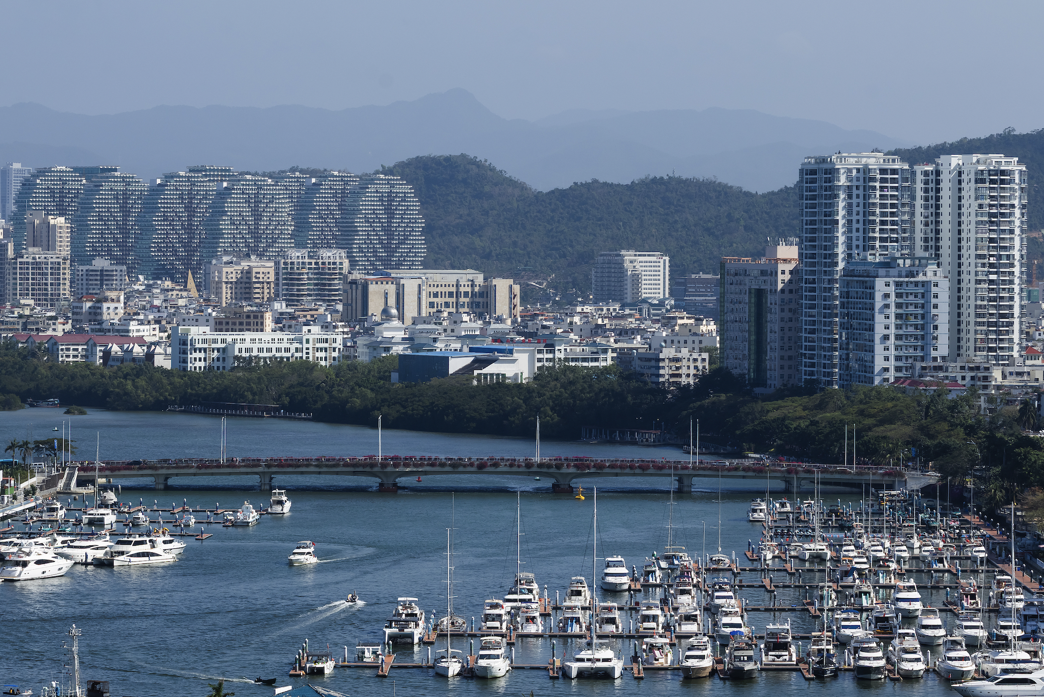 促消费如何进一步发力？商务部“点名”游艇消费、低空消费|界面新闻