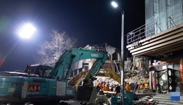 地方新闻精选 | 黑龙江海林市建筑坍塌共致7人遇难 九寨沟栈道上出现野生大熊猫