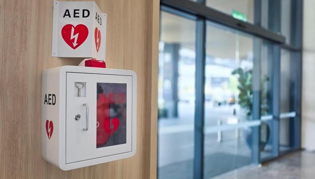 教育部办公厅,守护生命第一课,公益项目,自动体外除颤器,
,AED;教育部;急救教育;进校园;薄弱地区中小学;救命神器