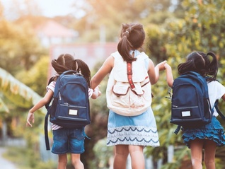 地方新闻精选 | 山东明确设立中小学春秋假期 鄱阳湖水位突破12米大关