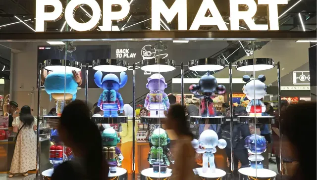 泡泡玛特维修前，王宁先腾出一只手