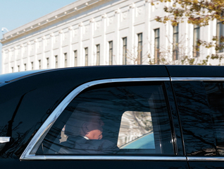 首位出席最高法庭审的在任总统：特朗普为终止“出生公民权”辩护