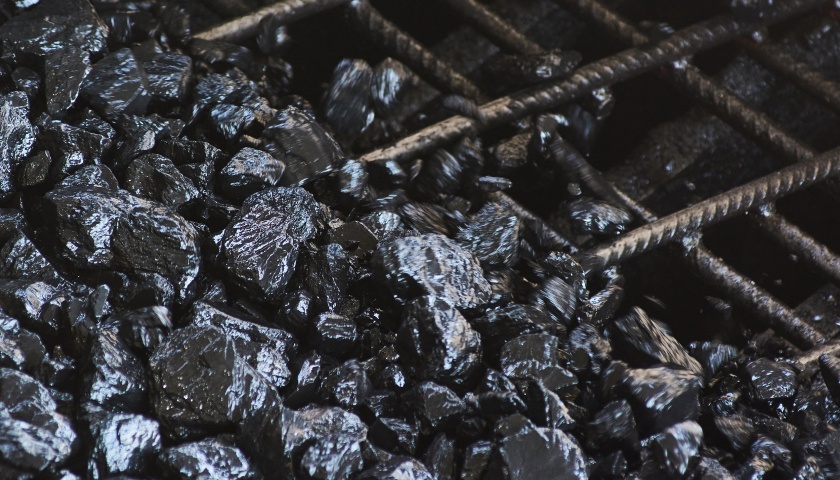 中煤关家崖煤矿发生冒顶事故，致4名被困人员遇难