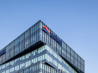 旭辉2025年业绩扭亏为盈，“80后”周长亮接任行政总裁