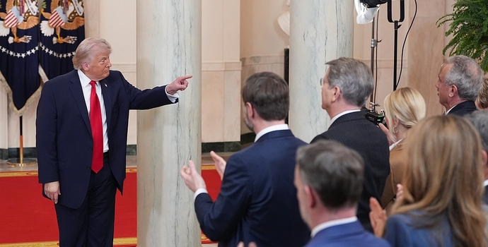 针对伊朗讲话引发全球市场剧震，特朗普被批逻辑混乱