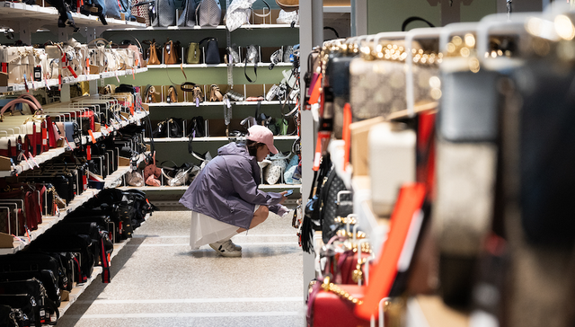 China; second-hand luxury sellers; global price gaps