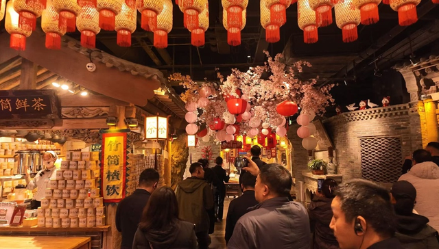 清明不去踏青，这届年轻人迷上给古人扫墓