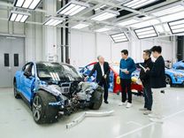 雷軍直播拆新一代SU7，透露其鎖單量已超4萬輛