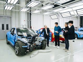 雷軍直播拆新一代SU7，透露其鎖單量已超4萬輛