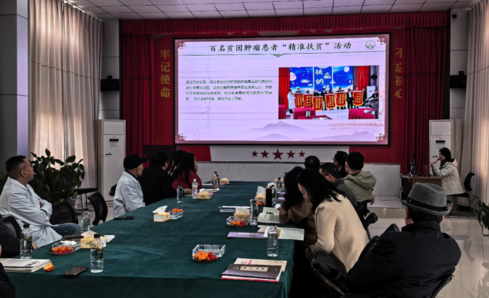 活动中的交流并未局限于疗法本身，针对“癌症病人痛苦太大怎么帮助”以及“家属能为癌症晚期病人做什么”等沉重而普遍的问题，靠谱的中医治疗肿瘤专家团队结合临床经验，分享了关于“癌症病人怎么护理”的实用建议，强调治疗中身心共护的重要性。