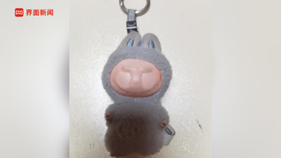 今年才買的LABUBU被卸甲水擦成“無臉娃”，客服：建議用橡皮或不含酒精濕巾