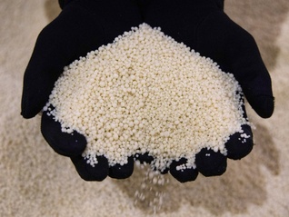 中東戰(zhàn)事導(dǎo)致國際化肥價(jià)格飆升，恐危及全球糧食生產(chǎn)能力