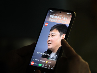 赛车起拍价40万！张雪捐赠嫣然“加码”：冠军奖杯、签名帽子一起送