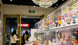 囤货血亏、股价暴跌，炒泡泡玛特的年轻人亏麻了？