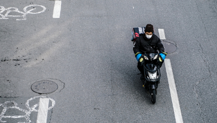 摩托车法治面;赛道夺冠;禁限摩治理;热议