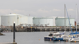 特朗普称对伊朗战争已结束，霍尔木兹海峡部分恢复通行