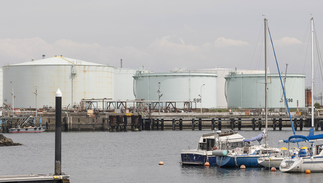 特朗普称对伊朗战争已结束，霍尔木兹海峡部分恢复通行