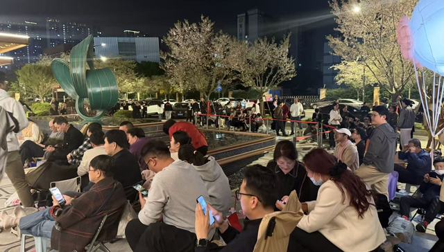 长三角楼市迎来小阳春：南京连夜排队抢房，杭州土拍“四月开门红”